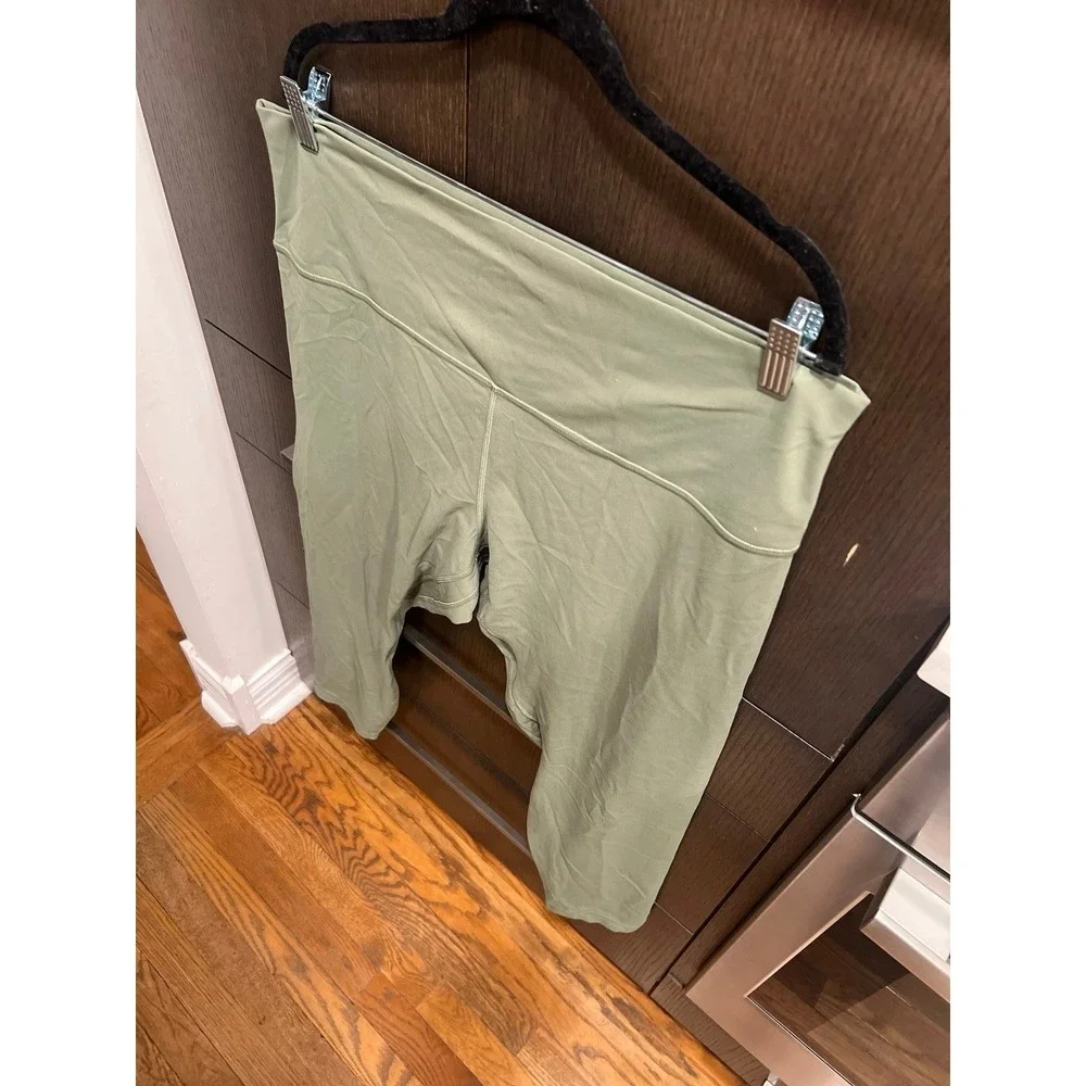 Lululemon Align‎ high-rise pant in the color Creamy Mint size 20